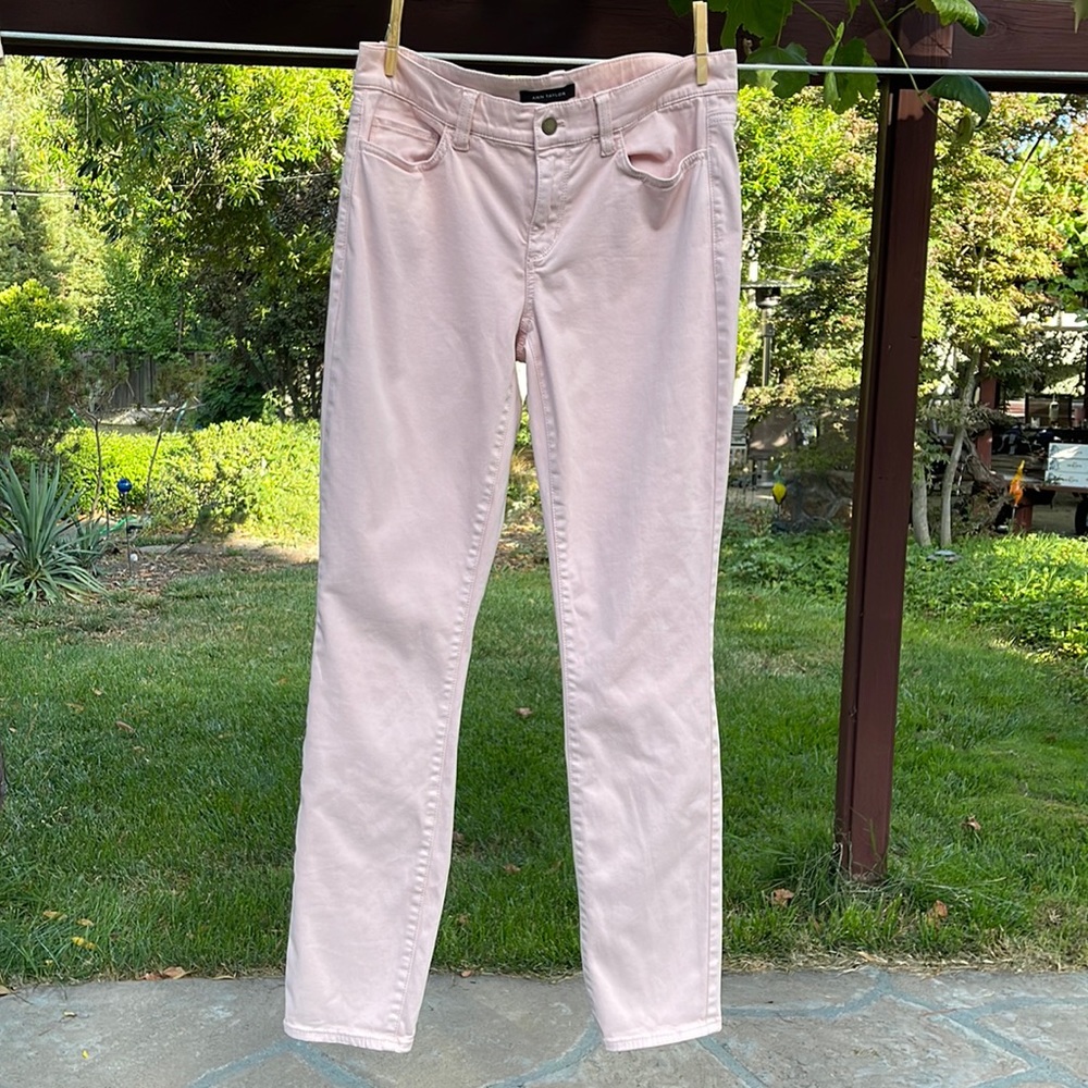 🌺 ANN TAYLOR; “The Skinny” Modern Fit Blush/Pink Colored Jeans; Misses Size 6!